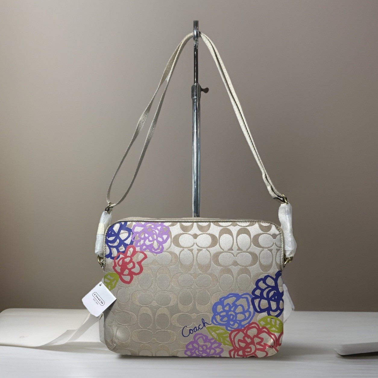 NEW Rare Coach Daisy Applique iPad / Tablet Crossbody Case  # F63818