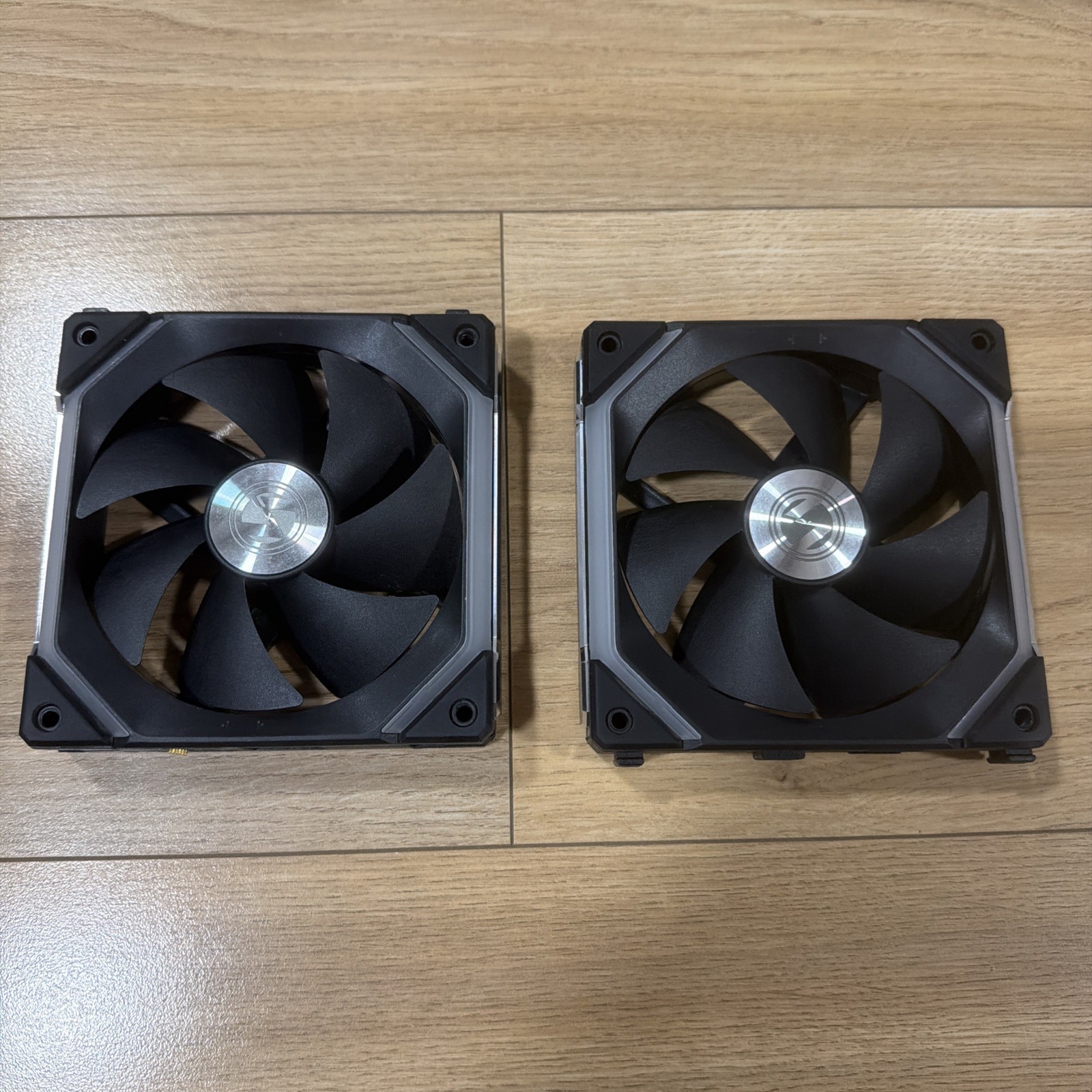 Lian Li UNI Fan SL120 V2 RGB Black Without Controller - UF-SL120V2-1B