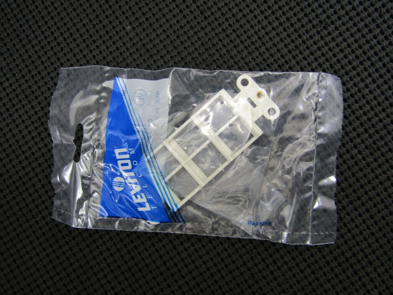 Leviton 41646-W Decora Plus 6 Port Outlet Platform White - Lot of 20