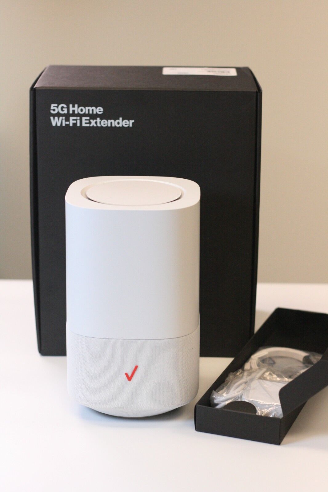 New Verizon 5G Home Wireless Wi-Fi Internet Extender LVSKM1 & Bluetooth speaker