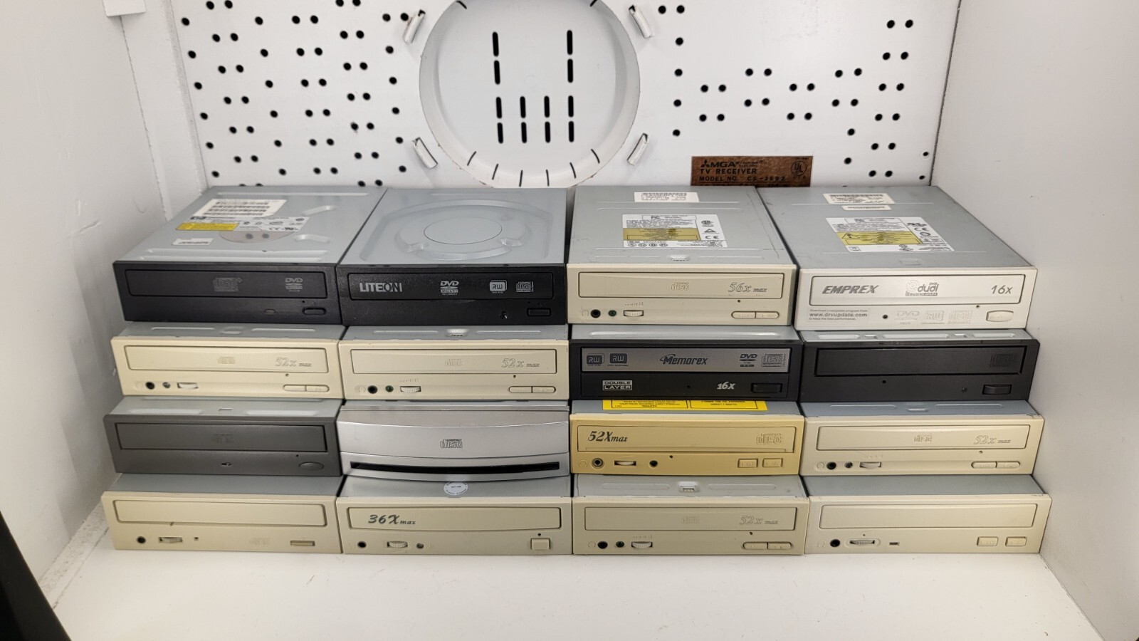 Lot of 16 VTG Computer PC Components CD ROM Drive DVD, Emprex HP Hitachi etc