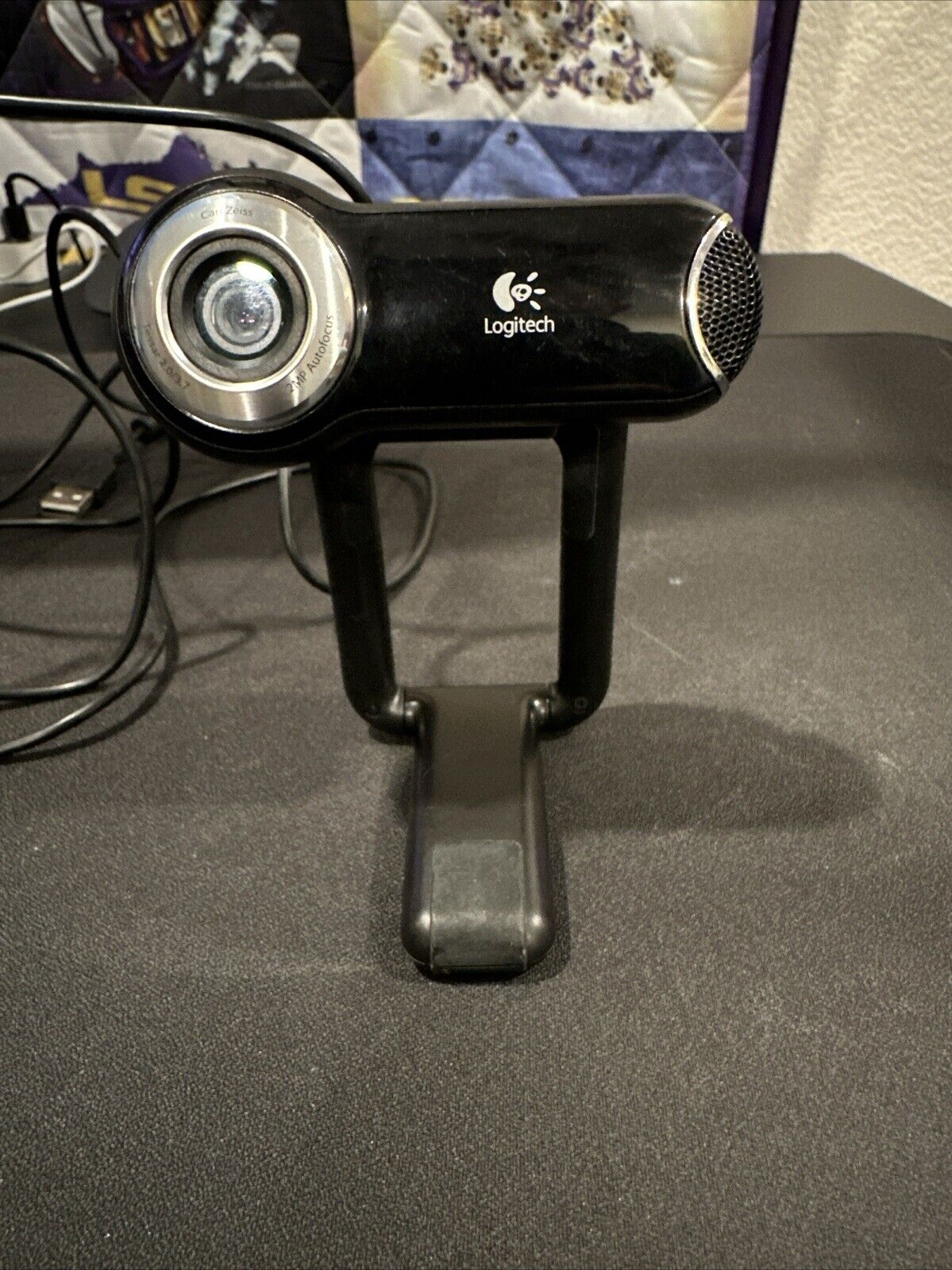 Logitech QuickCam Pro 9000 Webcam USB 2MP Camera with Mic Carl Zeiss Lens Optics