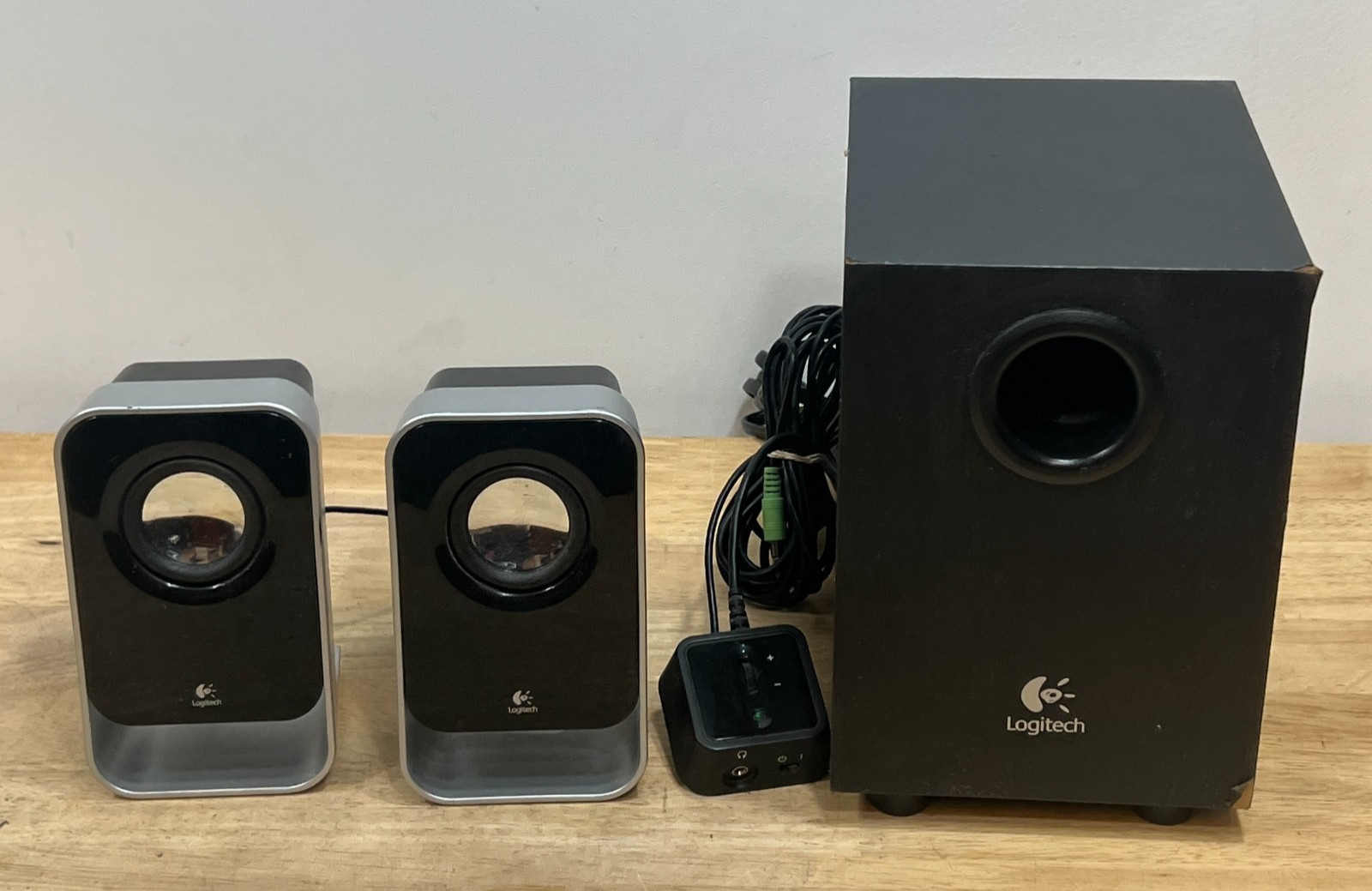 Logitech LS21 2.1 Stereo Multimedia Speaker System Subwoofer
