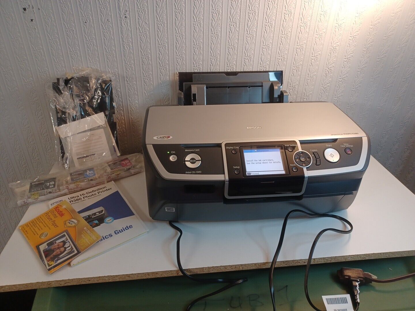  Epson  Stylus R380 Ultra High Definition Printer Claria  Tested Nice Condition 