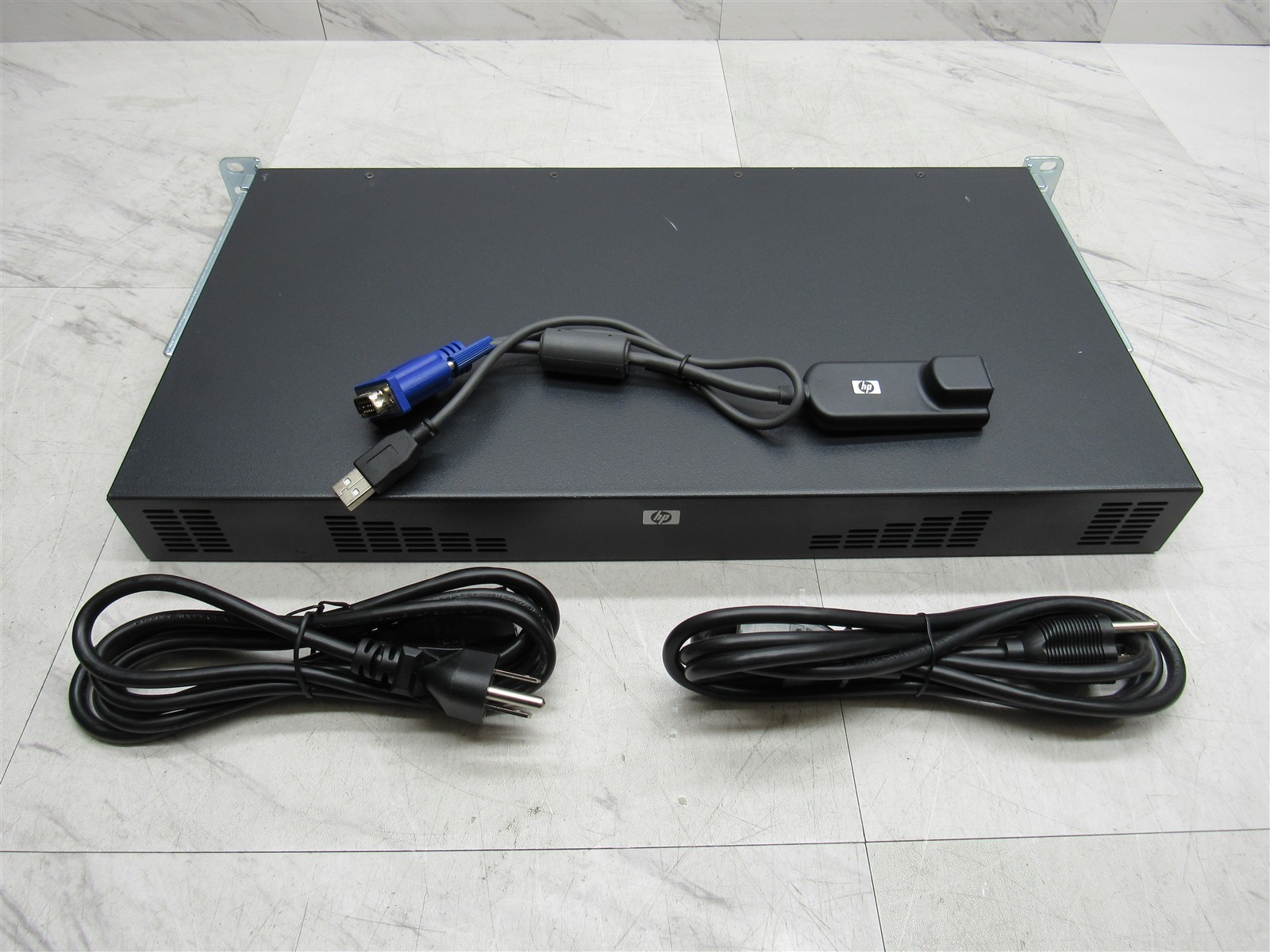 HP AF618A 16 Port IP 0x2x16 KVM Server Console Switch Rack-Mount + 520-341-510
