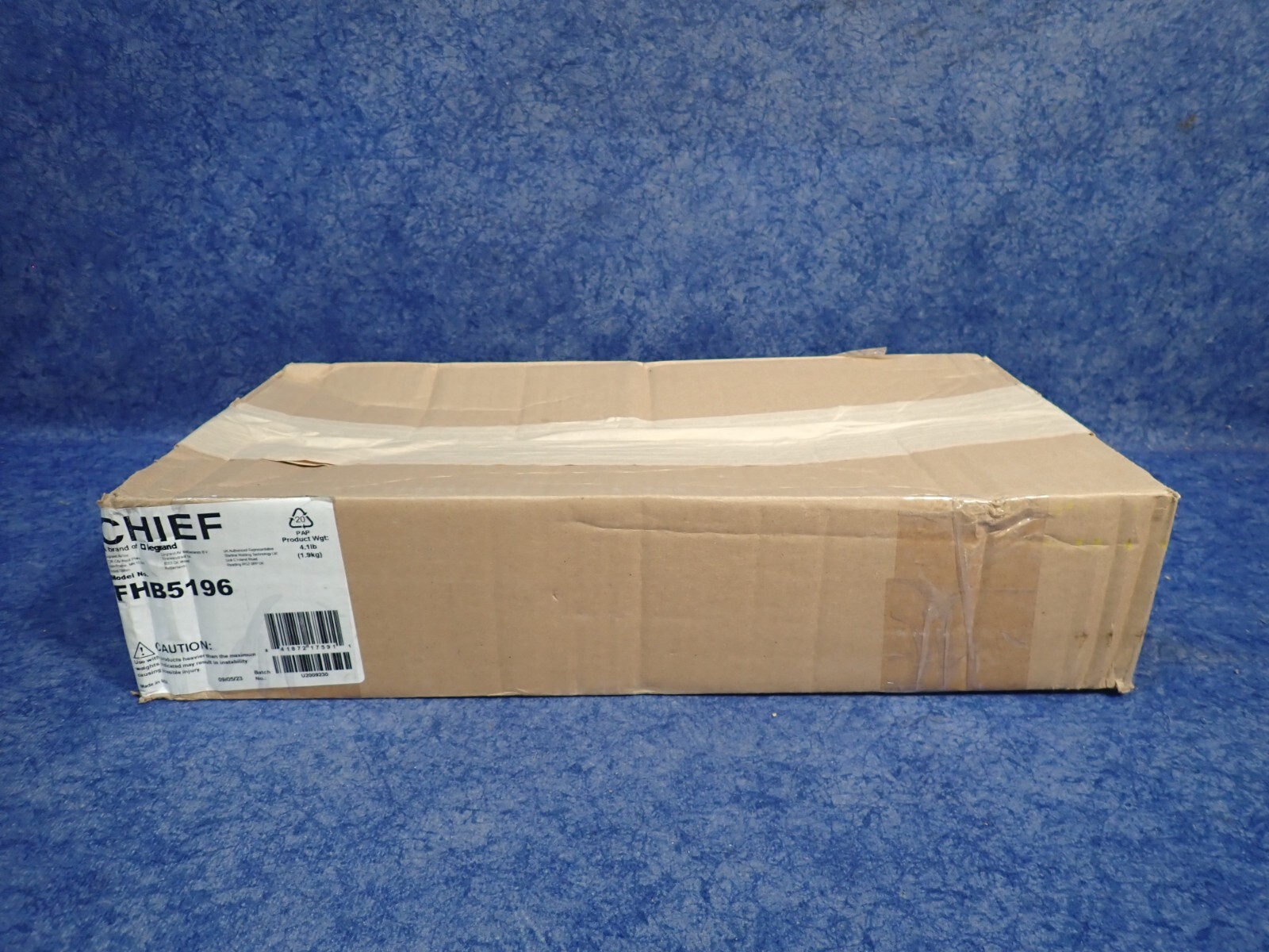 NEW Chief FHB5196 Universal Flat Panel Mount Hardware Kit (Z16)