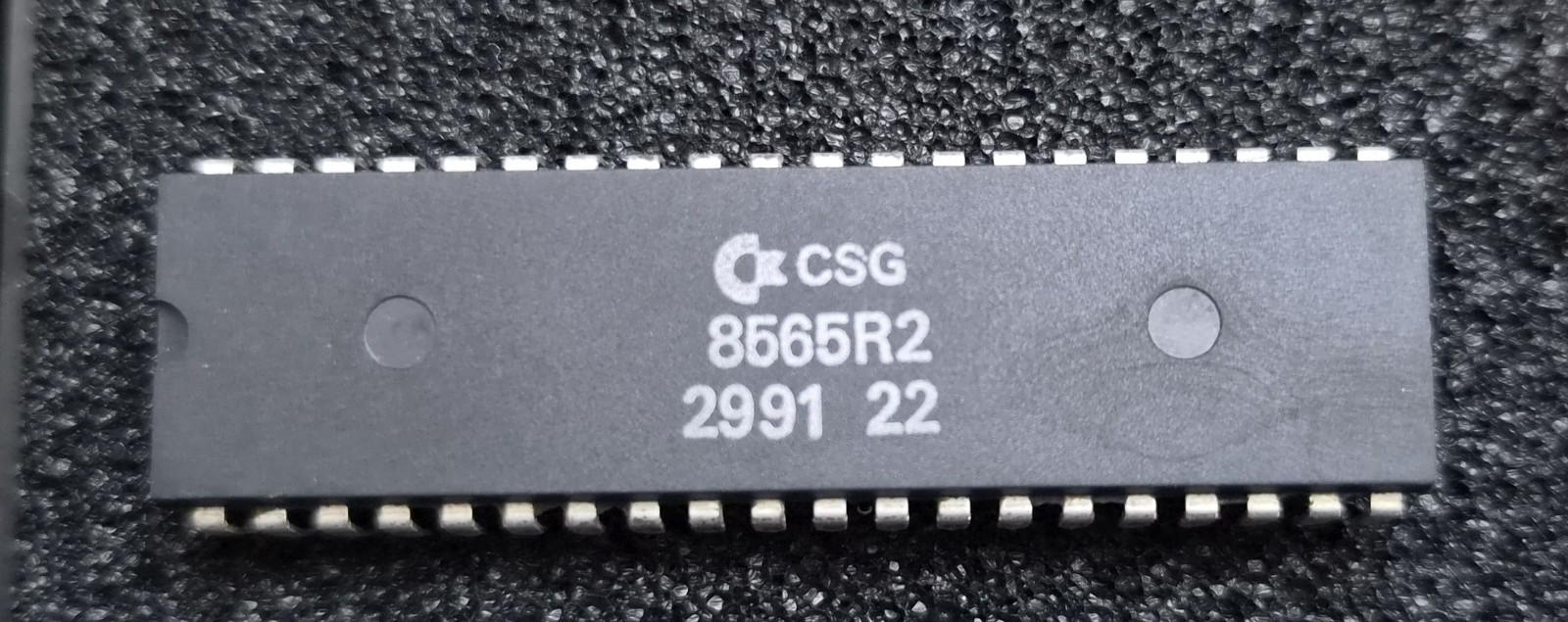 CSG 8565R2 VIC-II Video Chip – Commodore 64 C64 – Tested / Vintage IC