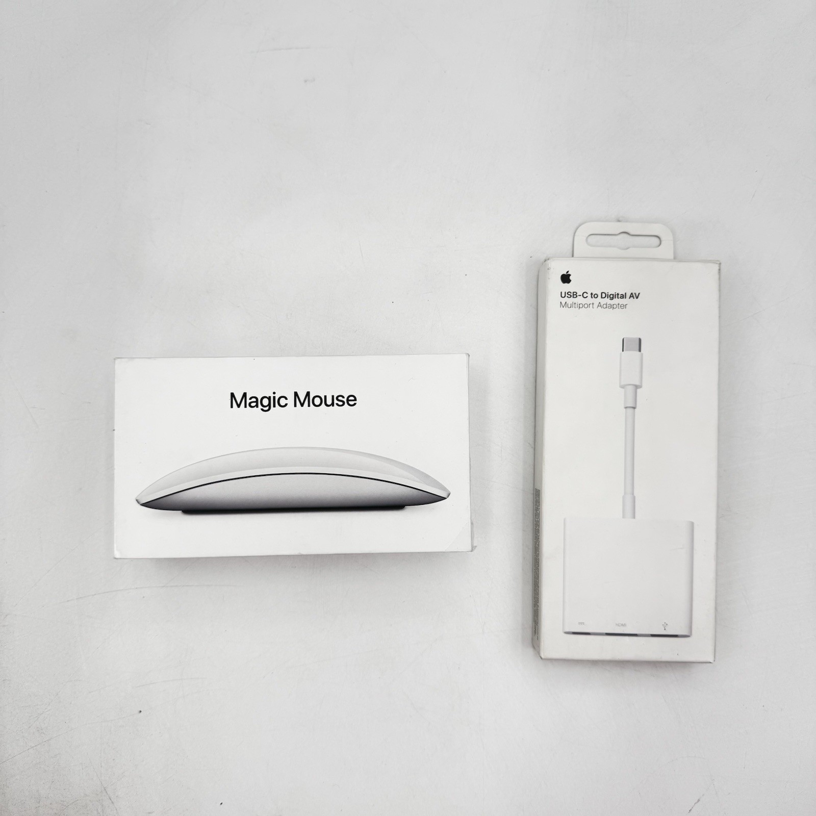 Apple USB-C Digital AV Multiport Adapter MUF82AM/A + Magic Mouse White - Mac