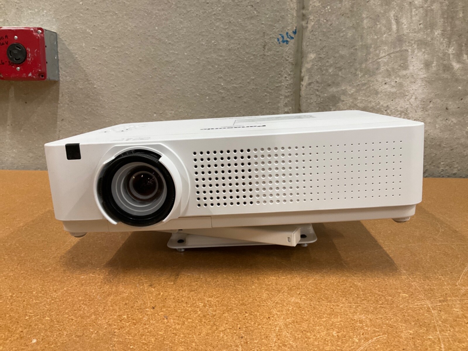 PANASONIC PT-VW330 PROJECTOR (4268 Hours)
