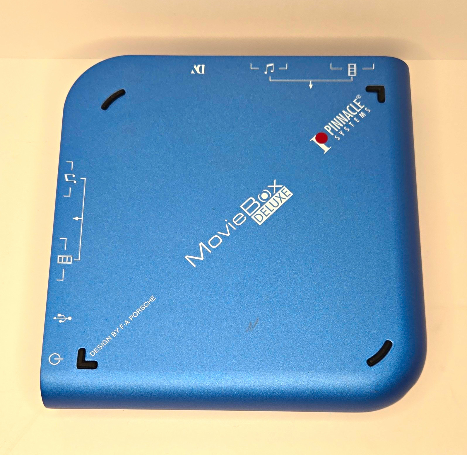Pinnacle Systems MovieBox Deluxe USB 2.0 Video Capture Device