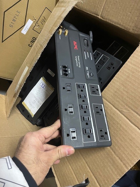 APC P11GTV 11-Outlet Surge Protector 3400 Joules Phone, DSL and Coax Protection