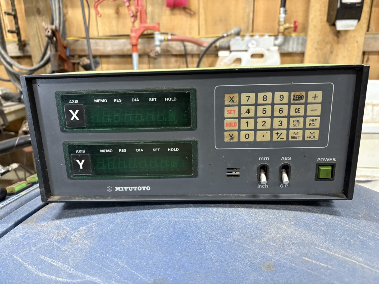 MITUTOYO GML-3705 EC DIGITAL READOUT POWER SUPPLY. AS IS. INCLUDES SCALES SHOWN 