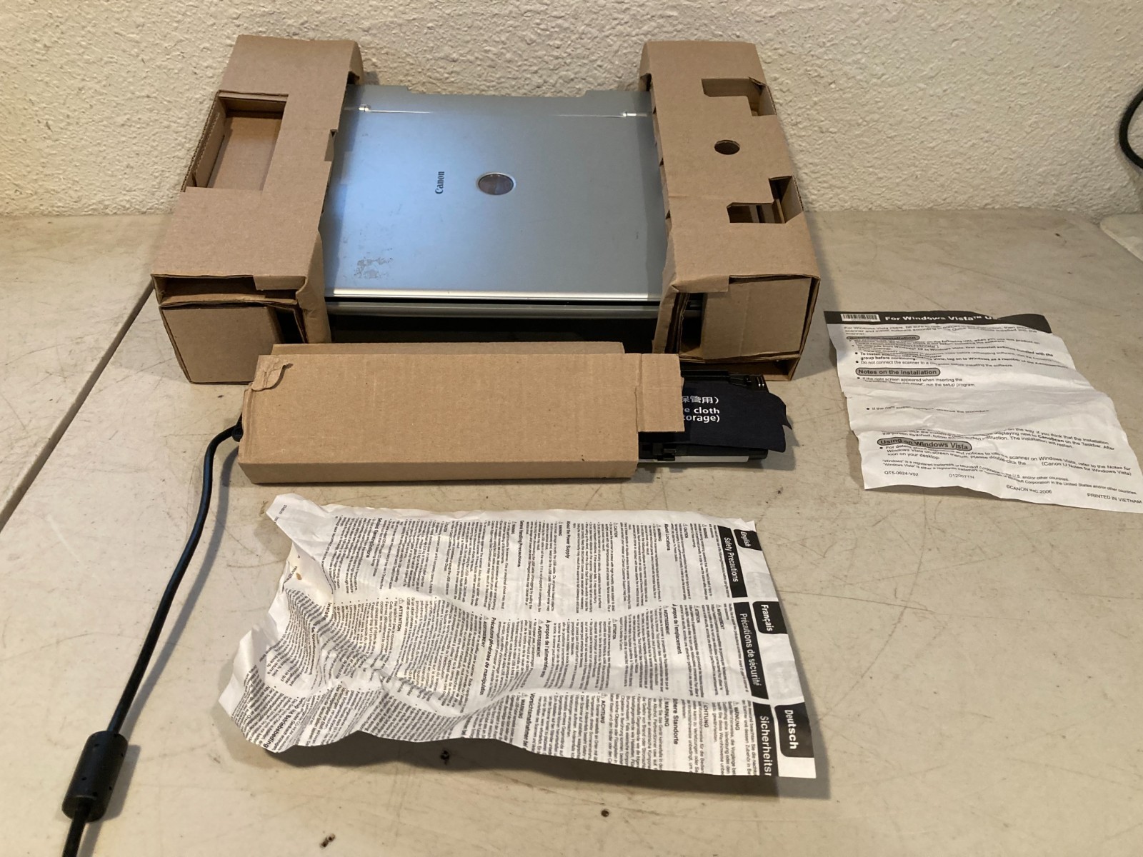 Canon CanoScan LiDE600F Flatbed Color Image Scanner