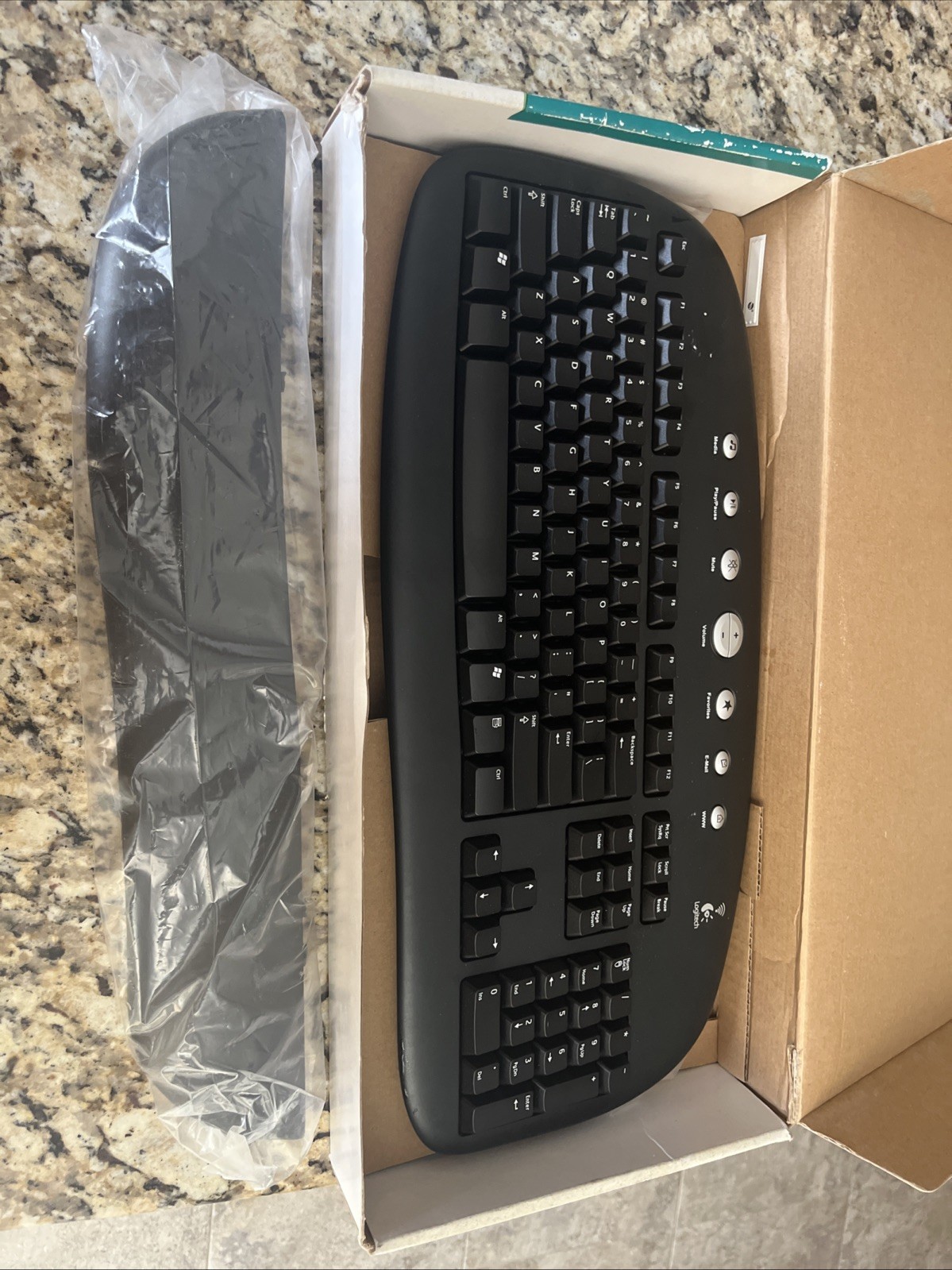 Logitech Cordless Desktop 9674370403 Wireless Keyboard