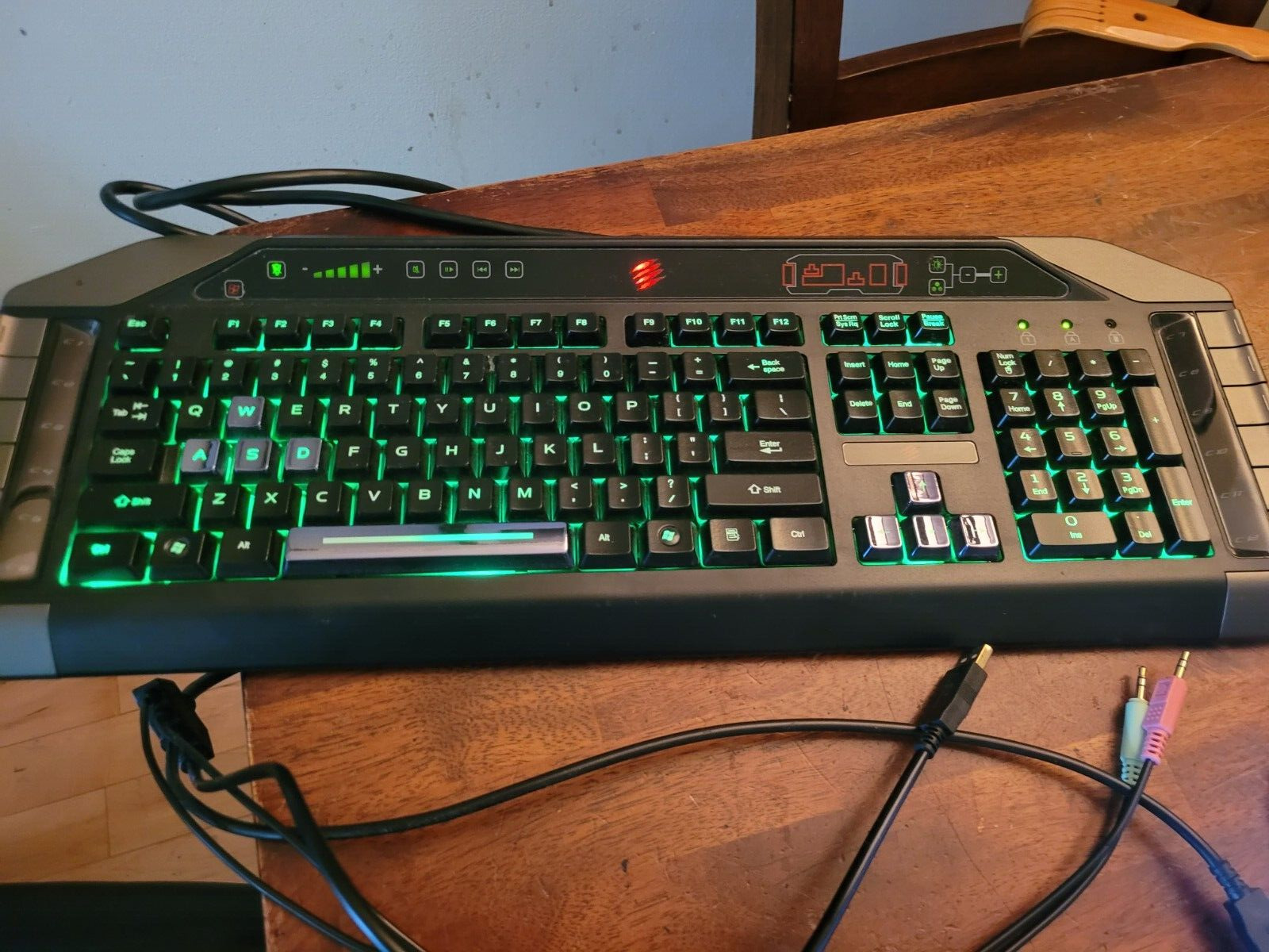 Mad Catz Cyborg V.7 Gaming Keyboard Tri-Color Backlit V7 MadCatz