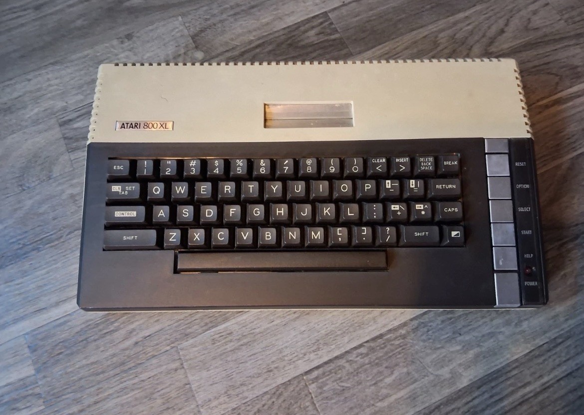 Atari 800XL Computer Bundle Tested Fully Working