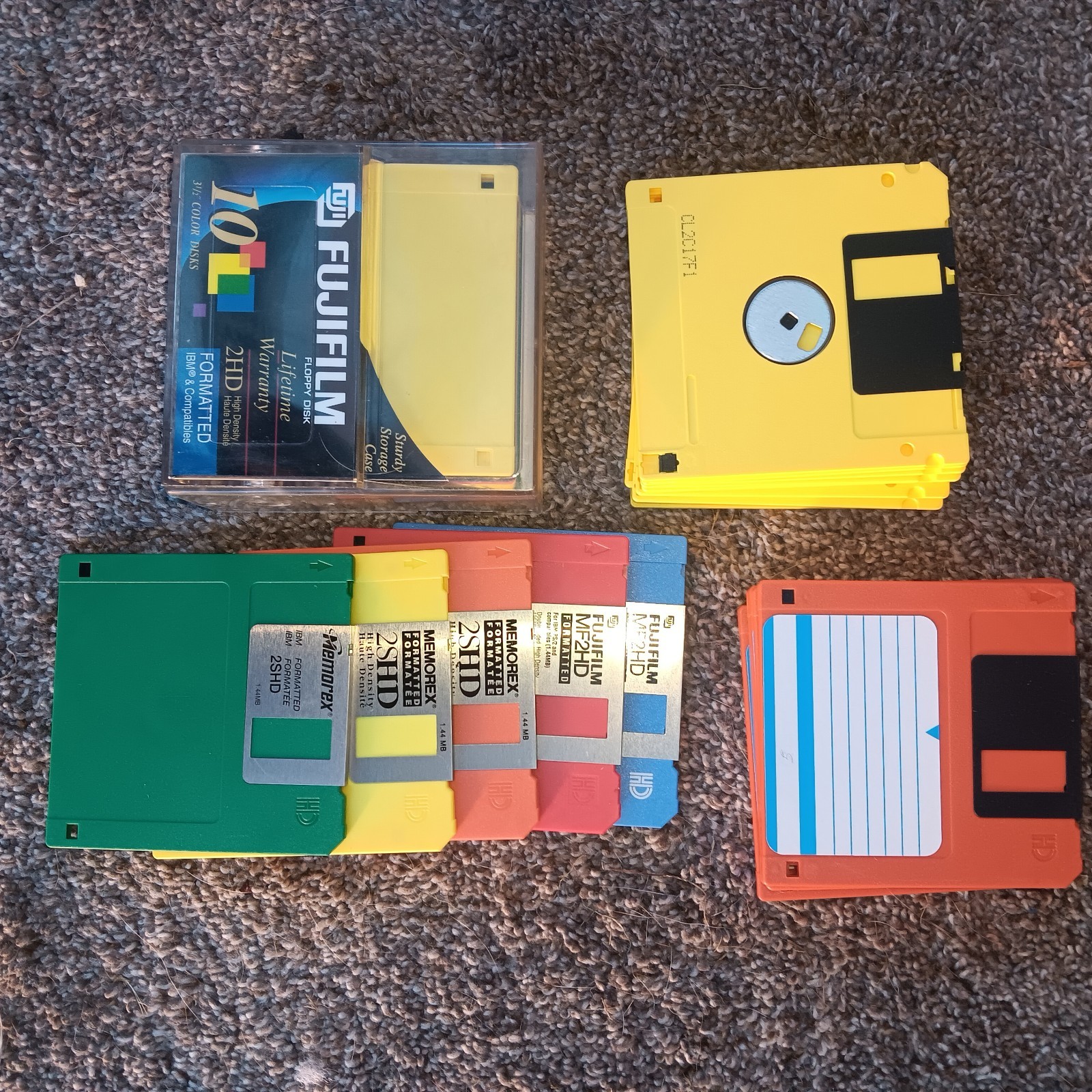 32 Fuji and unbranded Floppy Disk 3.5 PC IBM Formatted 2HD Diskettes HD