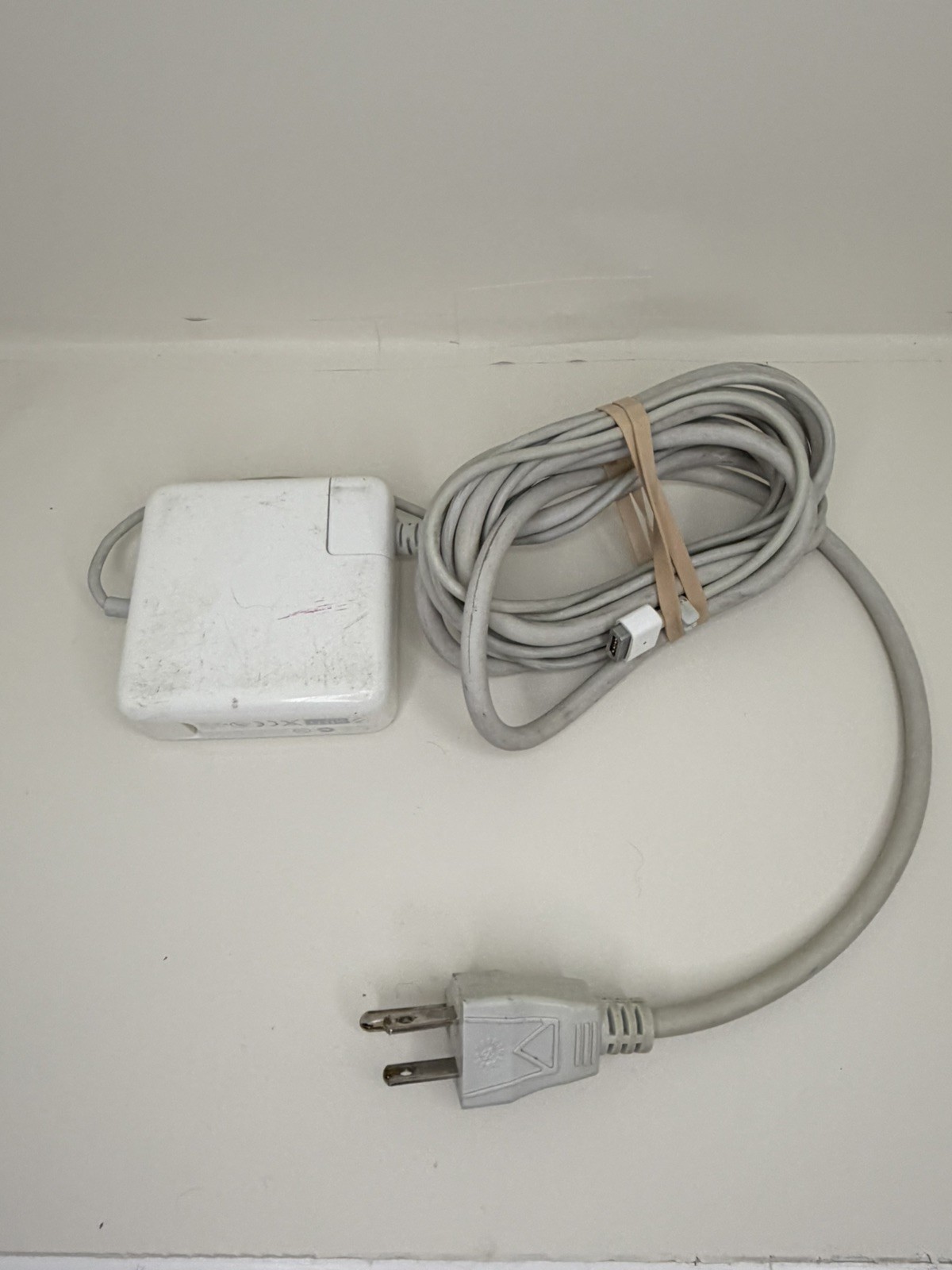 MacBook Pro 85W L-Tip MagSafe Power Adapter Charger Apple A1343 85 Watt OEM