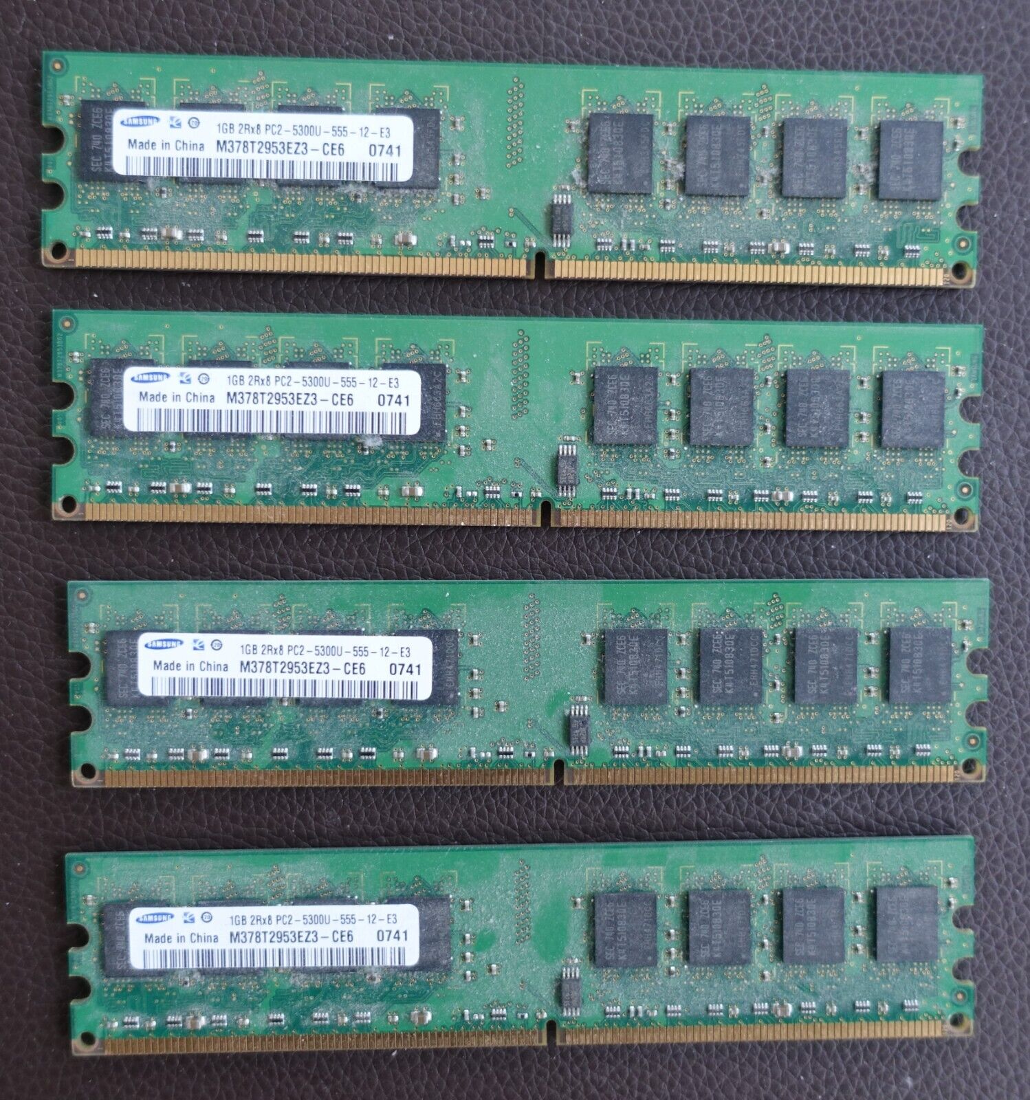 4GB (4 x 1GB) Samsung 2Rx8 PC2-5300U-555-12-E3 DDR2-667MHz SDRAM DIMM