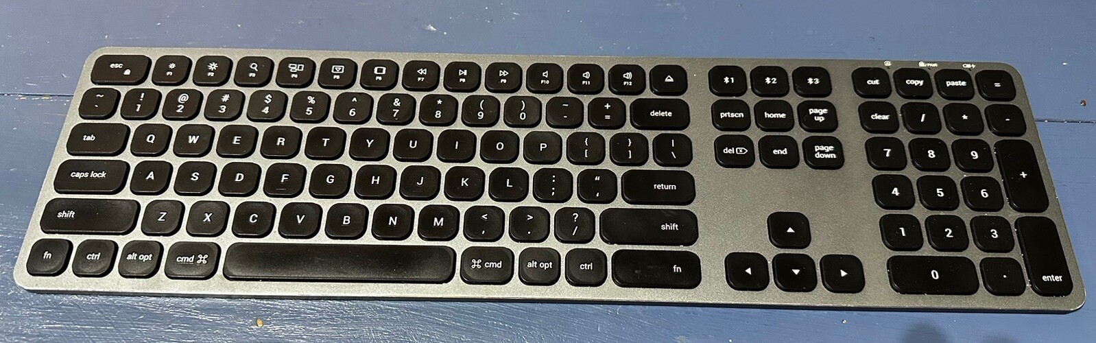 Satechi Bluetooth Wireless Smart Keyboard #ST-AMBK  Space Gray For Apple