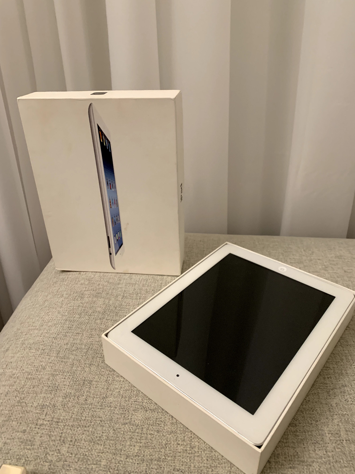 Ship Now Apple iPad Immaculate Screen A1416,  WiFi Silver - 16 GB