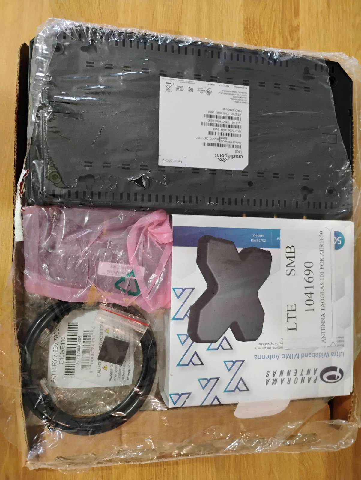 Cradlepoint E100 4G LTE Router E100-C4D w/ Panorama MIMO Antenna & AC Adapter