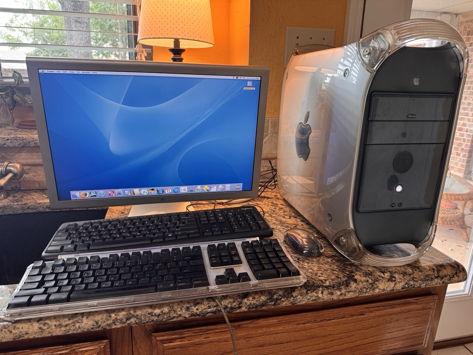 Vintage Apple Power Mac G4 Dual 500MHz + Apple Cinema Display + Keyboard/Mouse