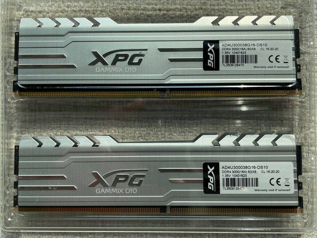 XPG GAMMIX D10 DDR4 3000 Memory 16GB RAM (2x8GB) Silver - USED