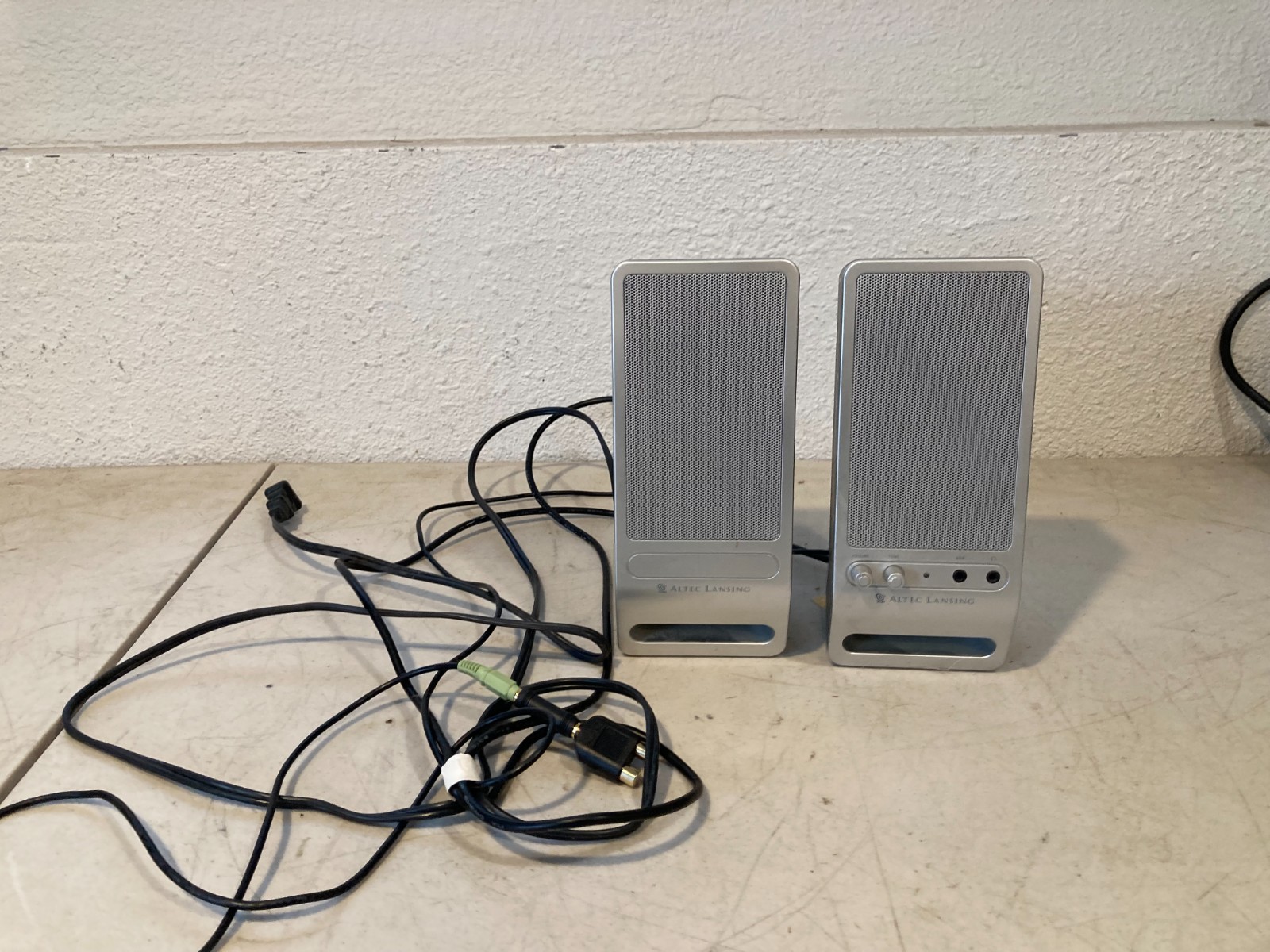 Altec Lansing VS2320 Computer Speakers - 3.5mm Aux