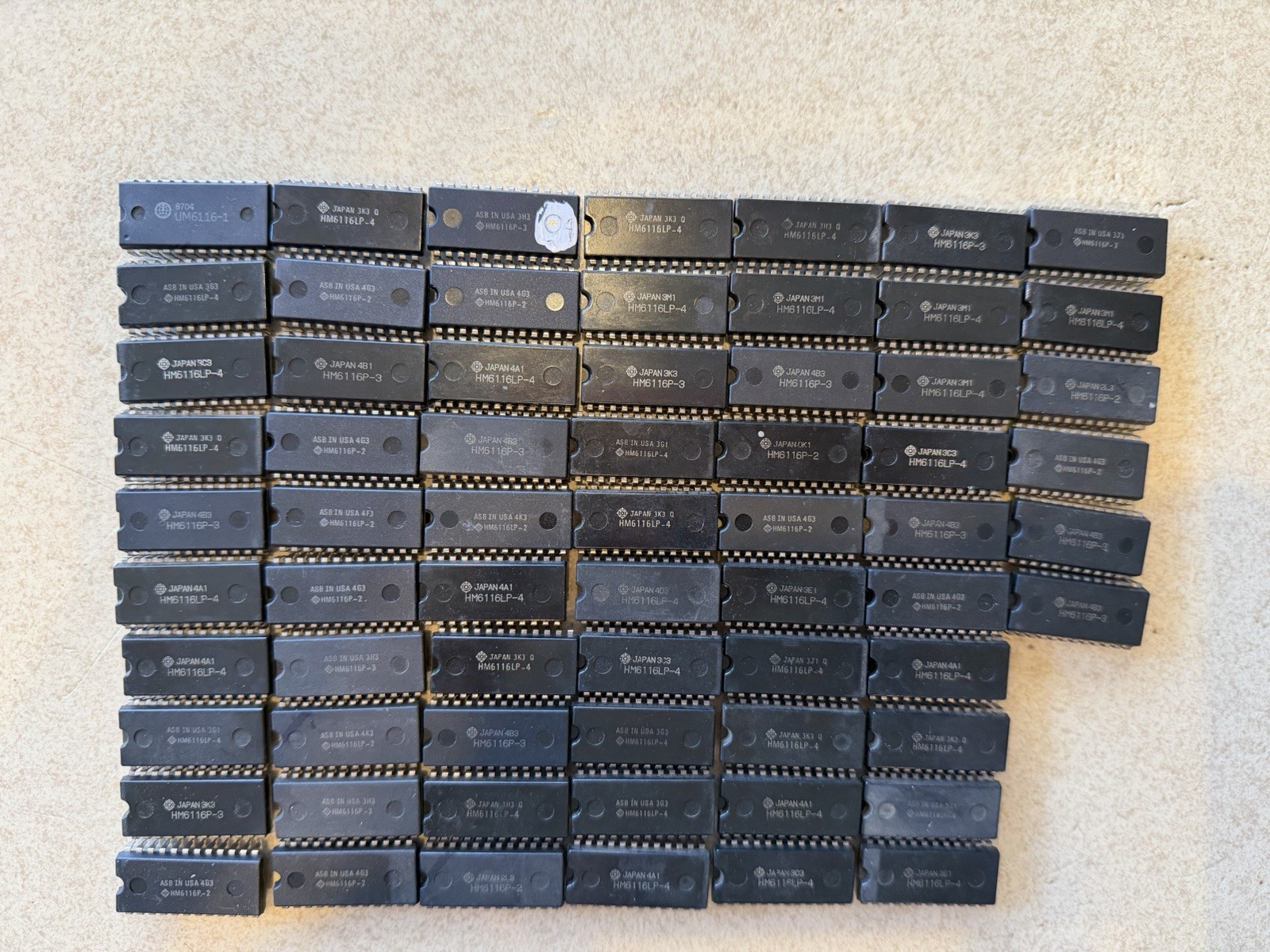 Hitachi HM6116LP (1-4) Mixed Lot Of (66) Please See Photos For Exact Numbers
