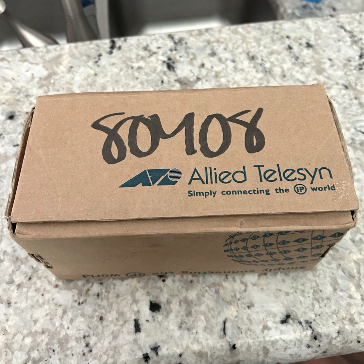 Allied Telesyn AT-FS708LE 8-Port 10/100 Fast Ethernet Unmanaged Layer 2 Switch