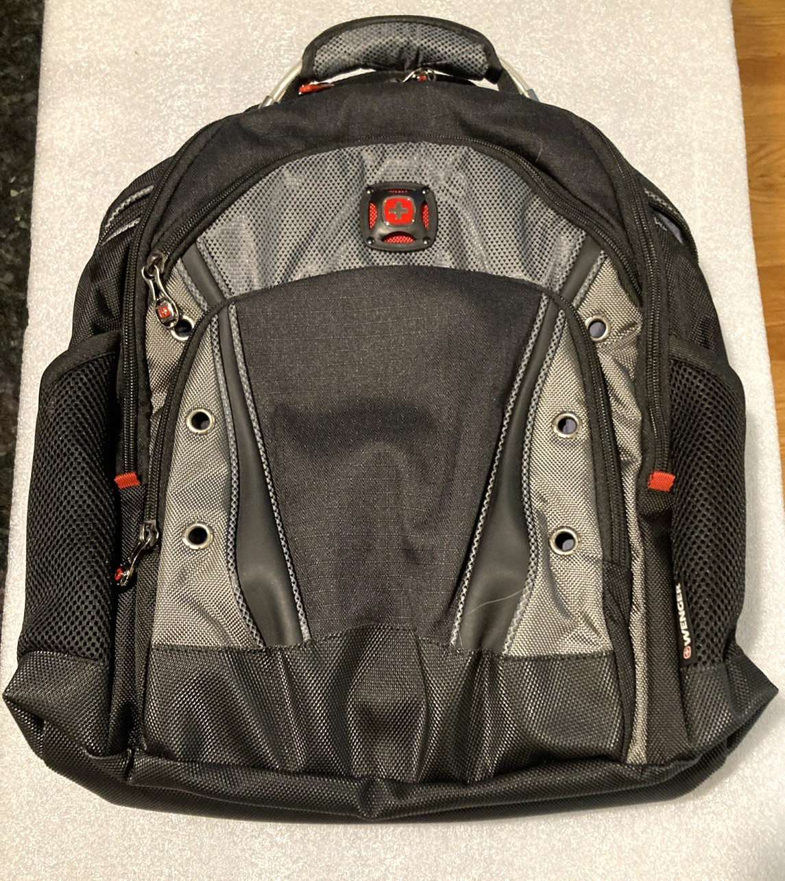 Wenger SwissGear Synergy Pro Laptop Backpack Black Gray 16" Heavy Duty Travel Pa