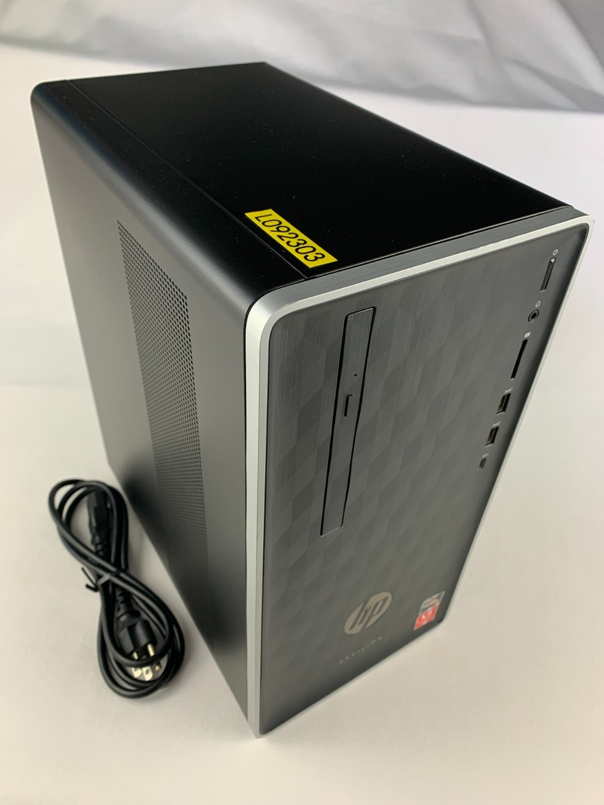 HP Pavilion 590-p0024 Desktop PC AMD Ryzen 3 2200G 3.5GHz, 8GB RAM, 1TB HDD W10H