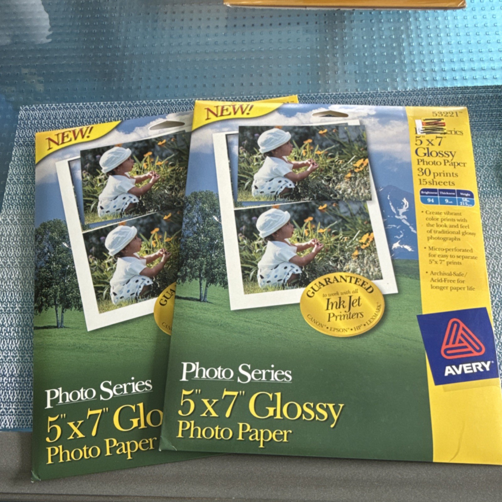 Avery Photo Series Glossy Photo Paper 5x7 in 30 Sheets Inkjet White