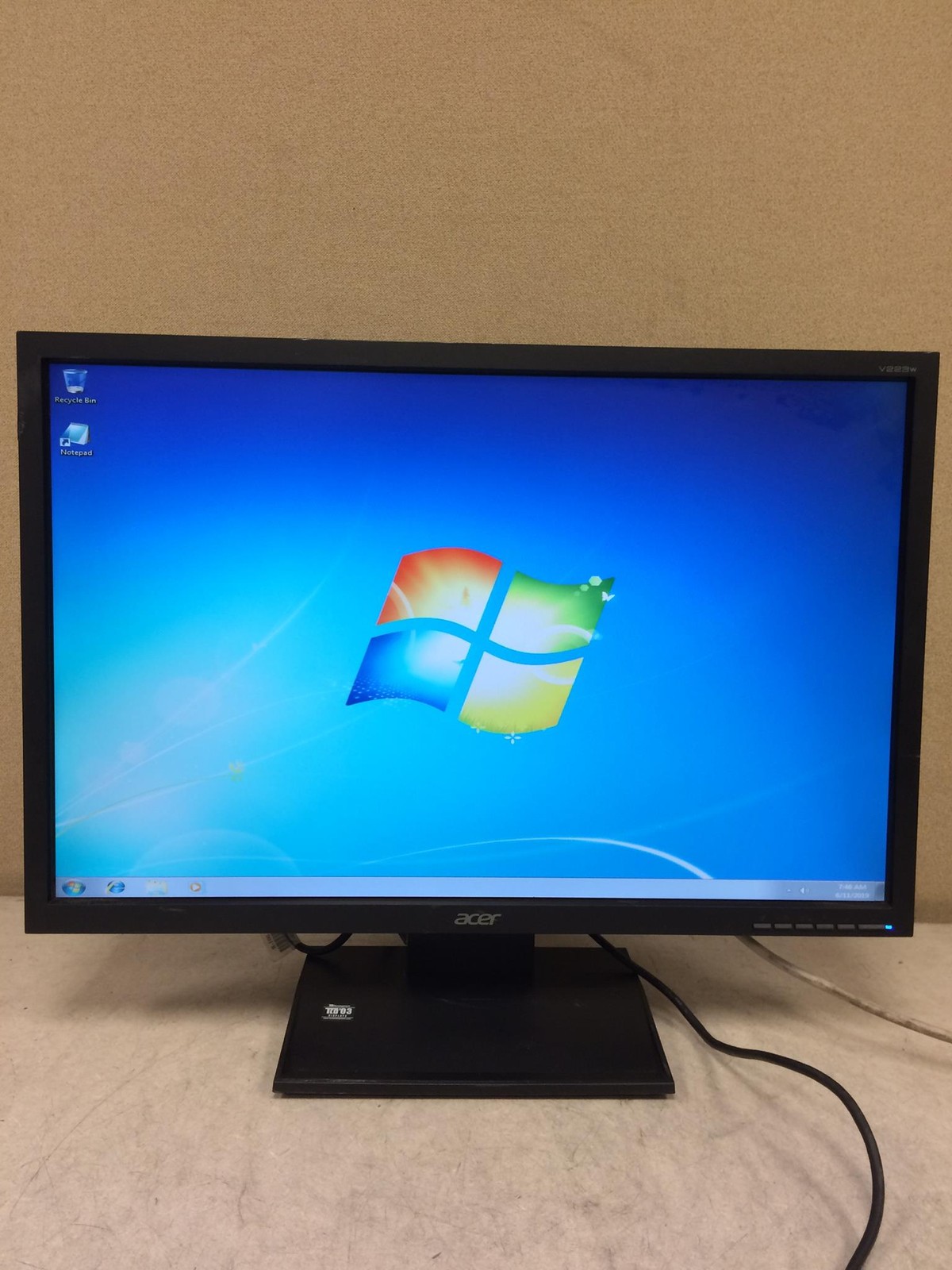 Acer V223W 22'' Widescreen LCD Monitor w/Base/VGA Video Cable Working 