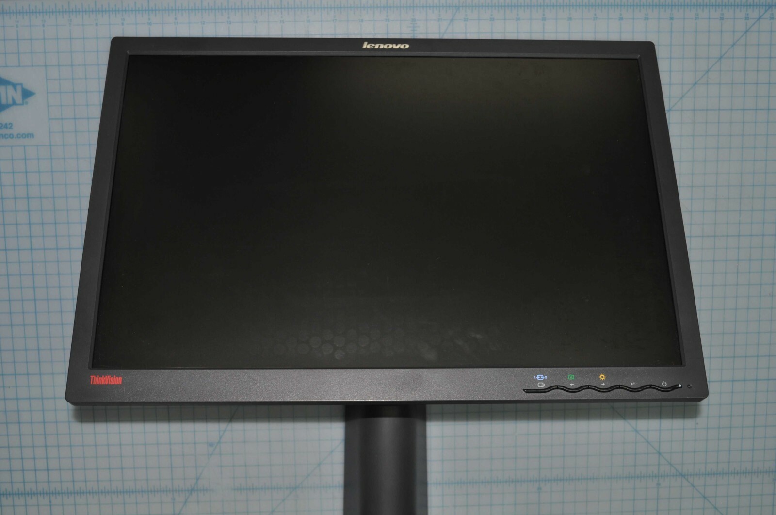 LENOVO ThinkVision LT2452p 24-inch LCD Monitor Used 45J8700