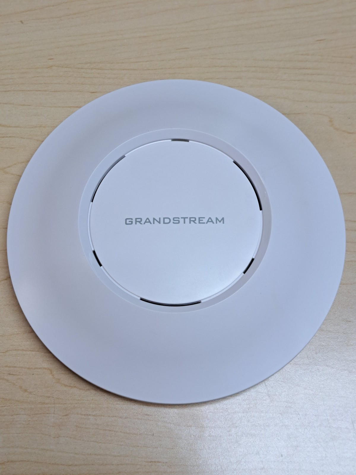 Grandstream GWN7605 802.11ac Wave-2 2x2:2 Wi-Fi Access Point