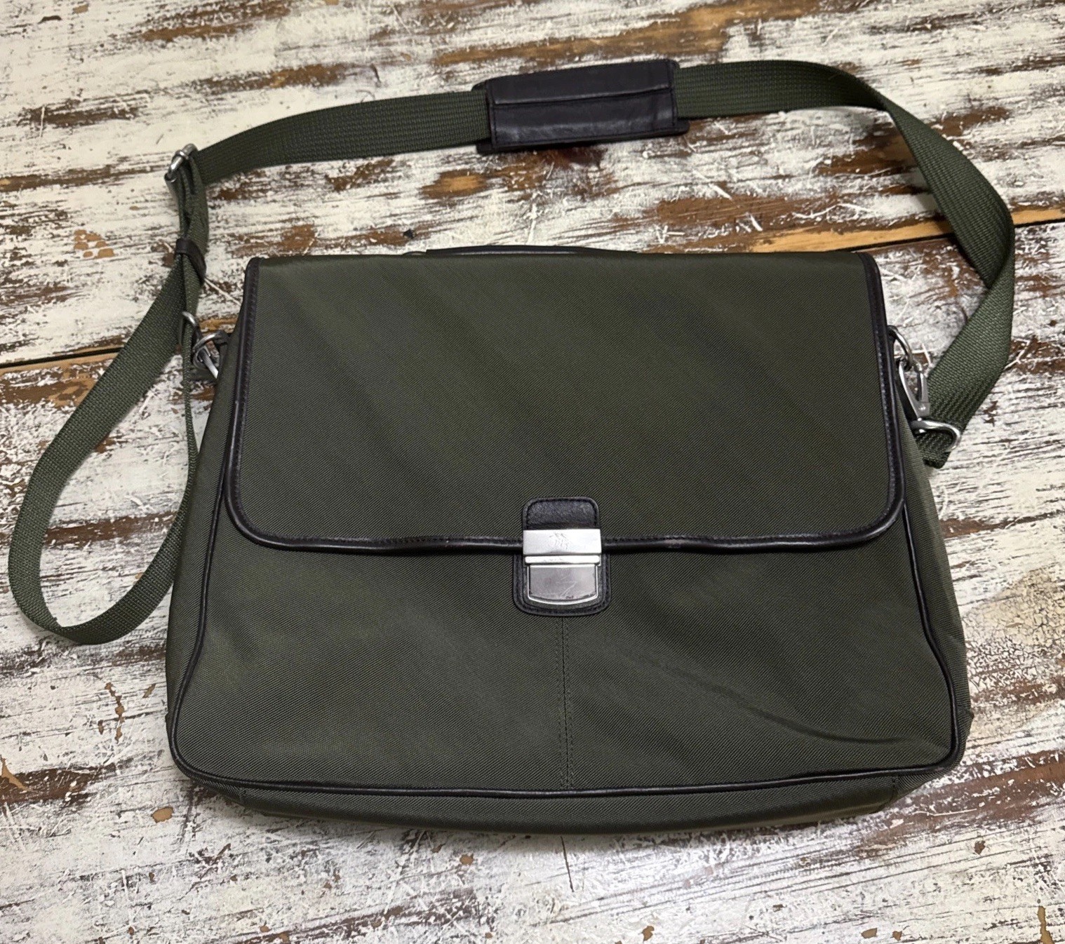 Banana Republic Messanger Computer Laptop Bag Backpack Olive Green 