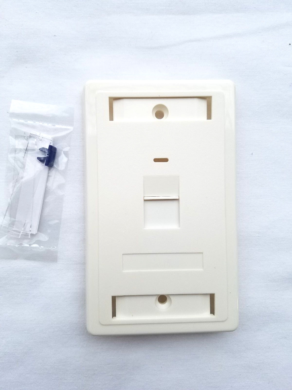 1-Port Keystone Faceplate with Shutters FP-US-1-WH Hyperline - White - LOT OF 9