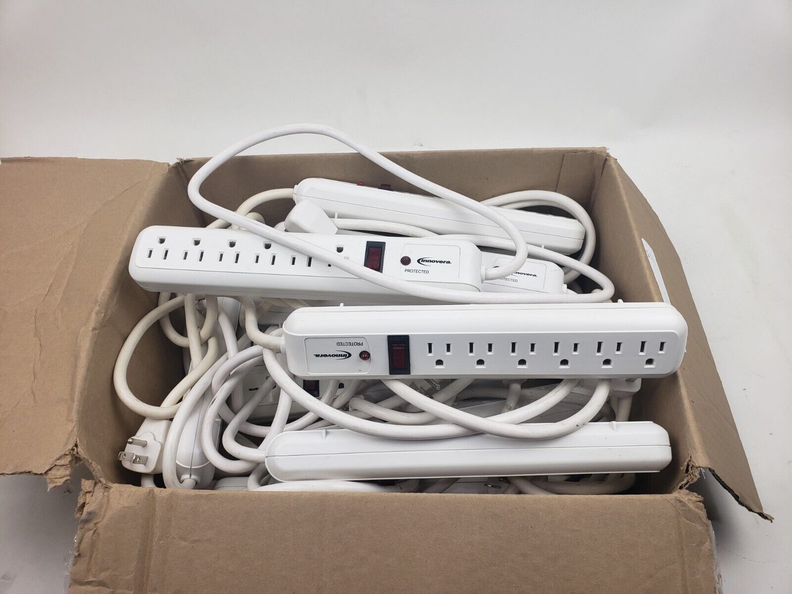 Lot of 13 Innovera 71653 6 AC Outlets 4' Cord 540 J Surge Protector - White