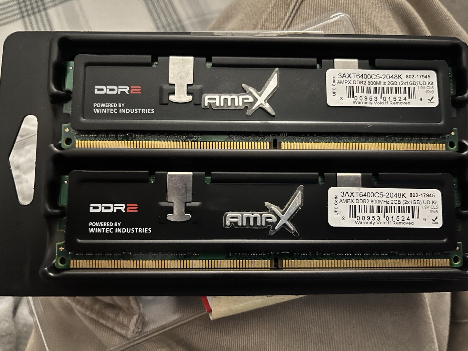 WINTEC 2 x 1 GB DIMM 800 MHz DDR2 SDRAM Memory (3AXT6400C5-2048K)