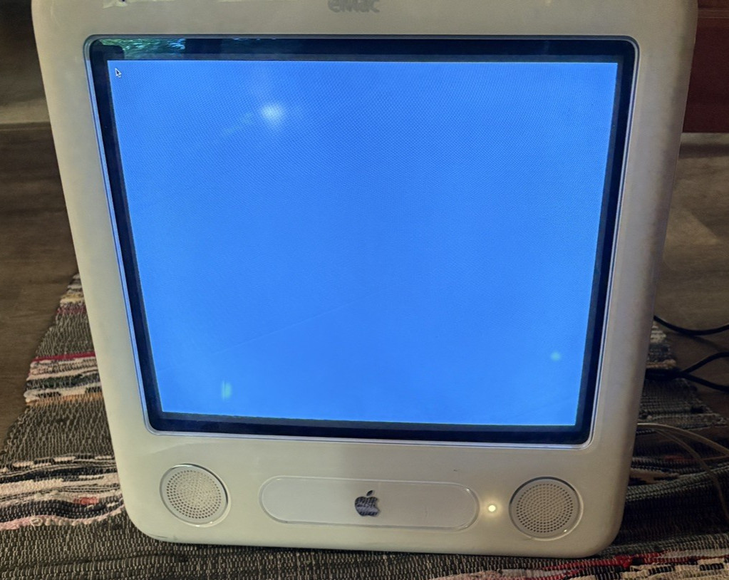 Vintage Apple eMac G4 All-In-One Computer A1002 (2003) – Tested & Working