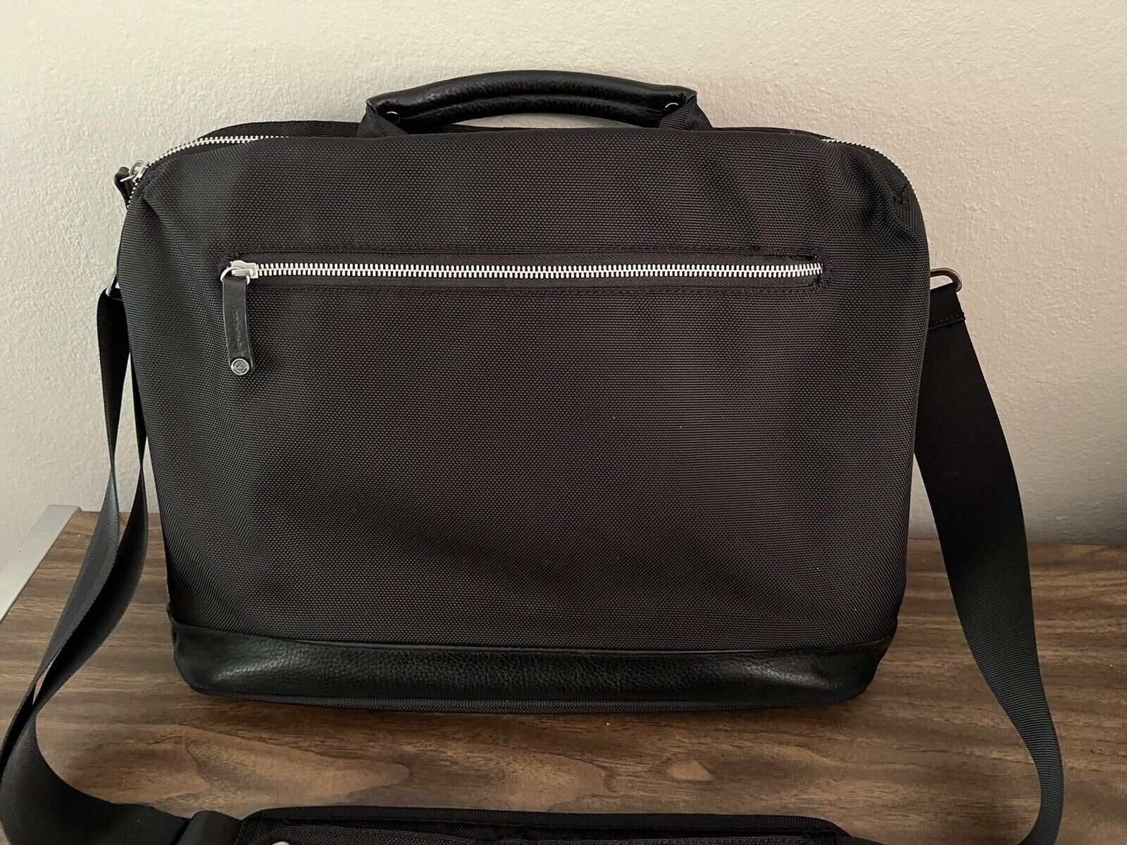 BOOQ Cobra Brief - 15” MacBook or Laptop Messenger Bag - Black - Leather Trim