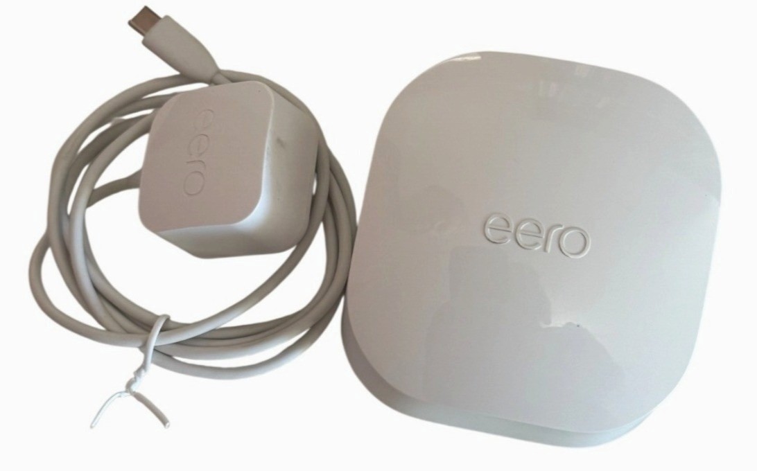 eero 6 Dual Band Mesh Wi-Fi Extender #010001 EUC Cord