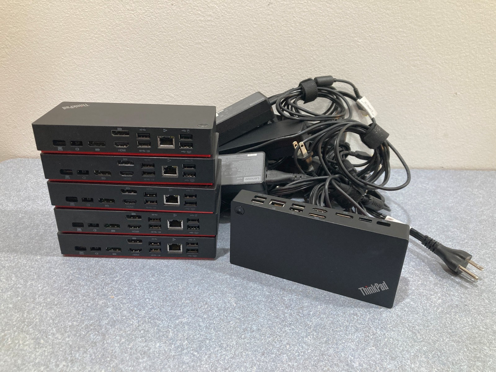 LOT OF 6 Lenovo ThinkPad Universal USB-C LDA-KP Docking Stations W/90W Chargers