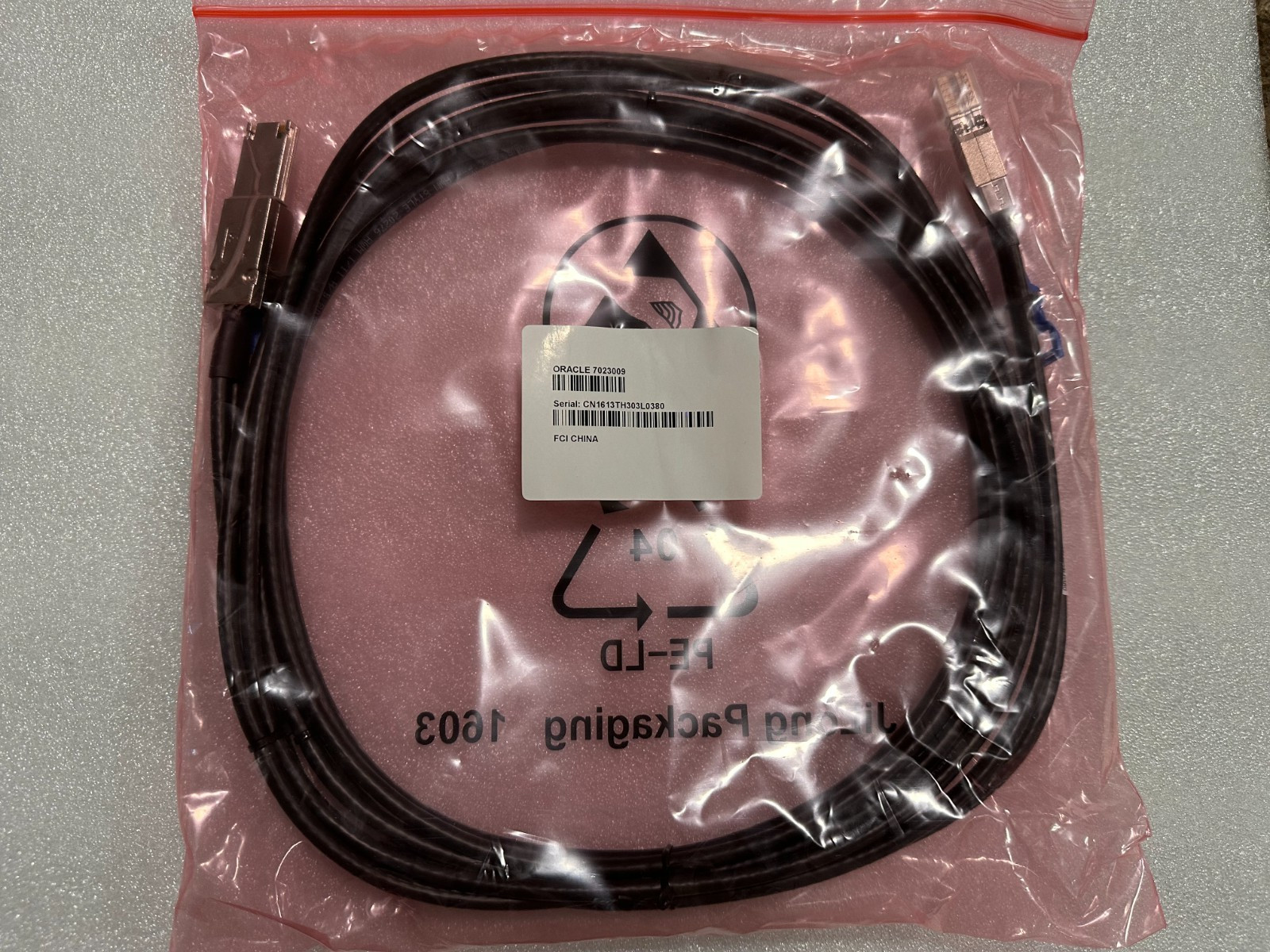 ORACLE SUN 7023009 NETWORK CABLE EXTERNAL MINI SAS HD TO MINI SAS MALE 3 METER