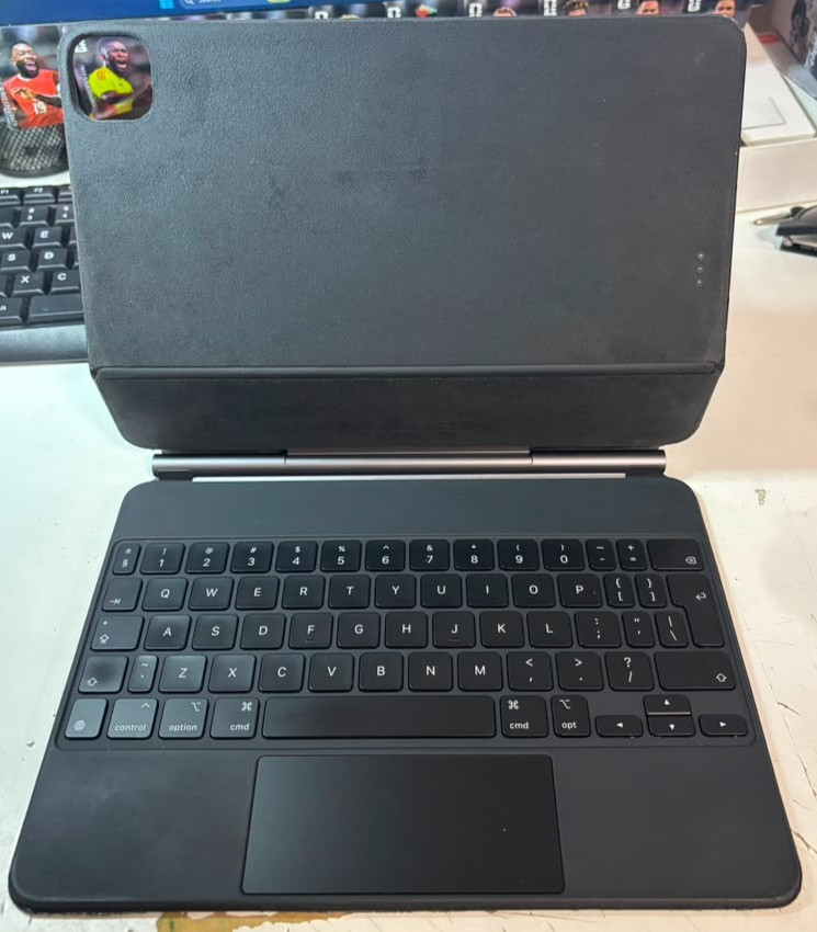 Used Apple Magic Keyboard 11" iPad Pro/iPad Air Black A2261 MXQTLL/A (C Grade)
