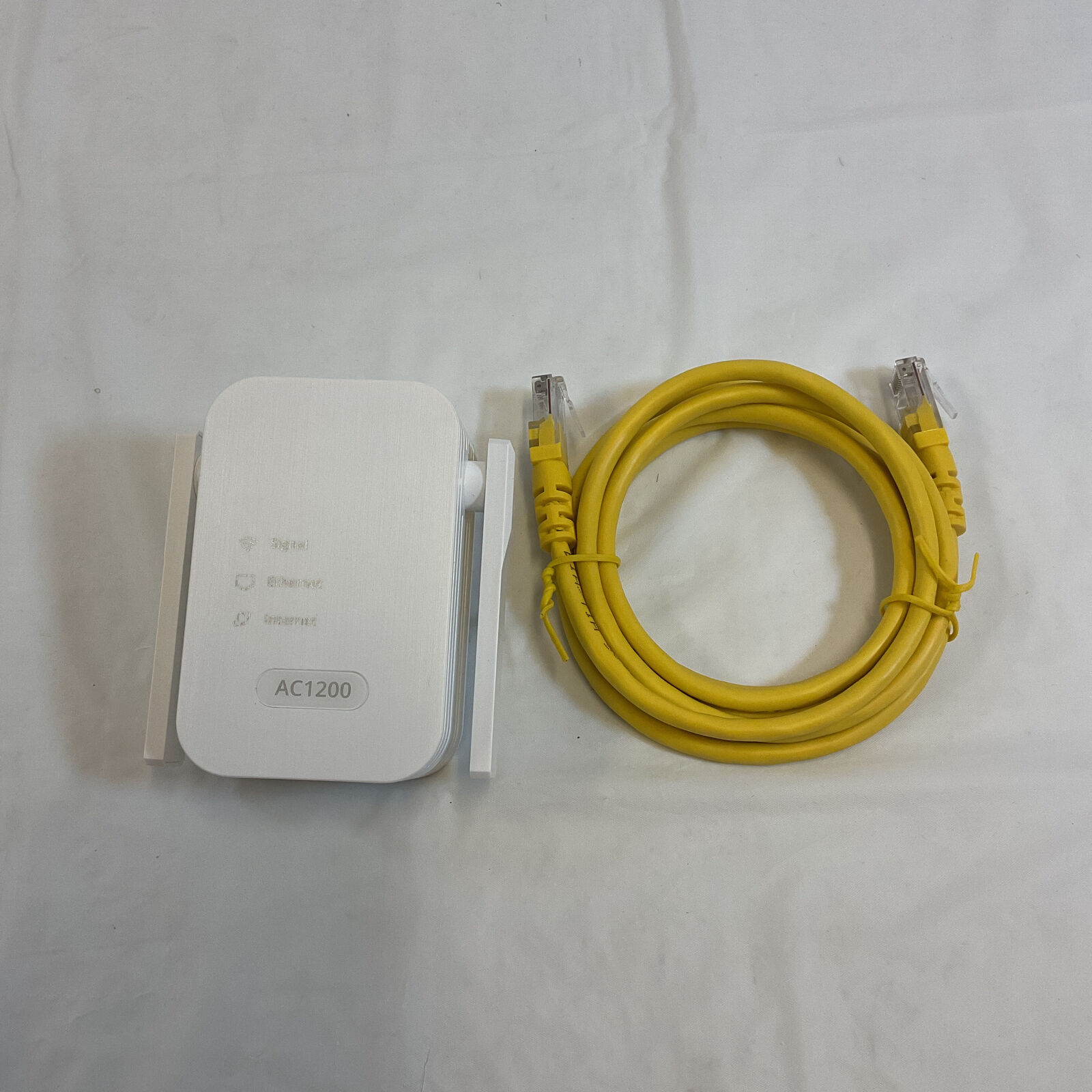 ioGiant AC8 White AC1200Mbps Wireless Bridge Universal WiFi To Ethernet Adapter