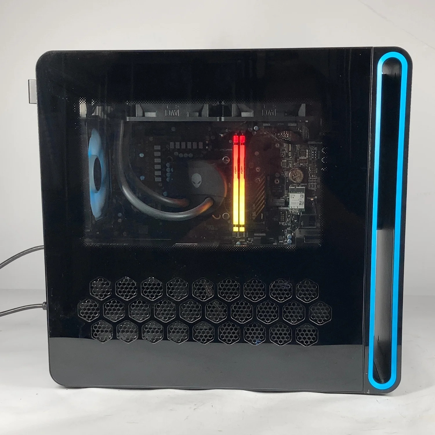 Alienware Aurora R16 Core i7-13700F 16GB RAM 500GB SSD GeForce RTX 4060 Ti
