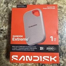 SanDisk Extreme Portable SSD 1TB  Up 2000 MB SDSSDE7W-1T00-AW25 AI Content Ready picture